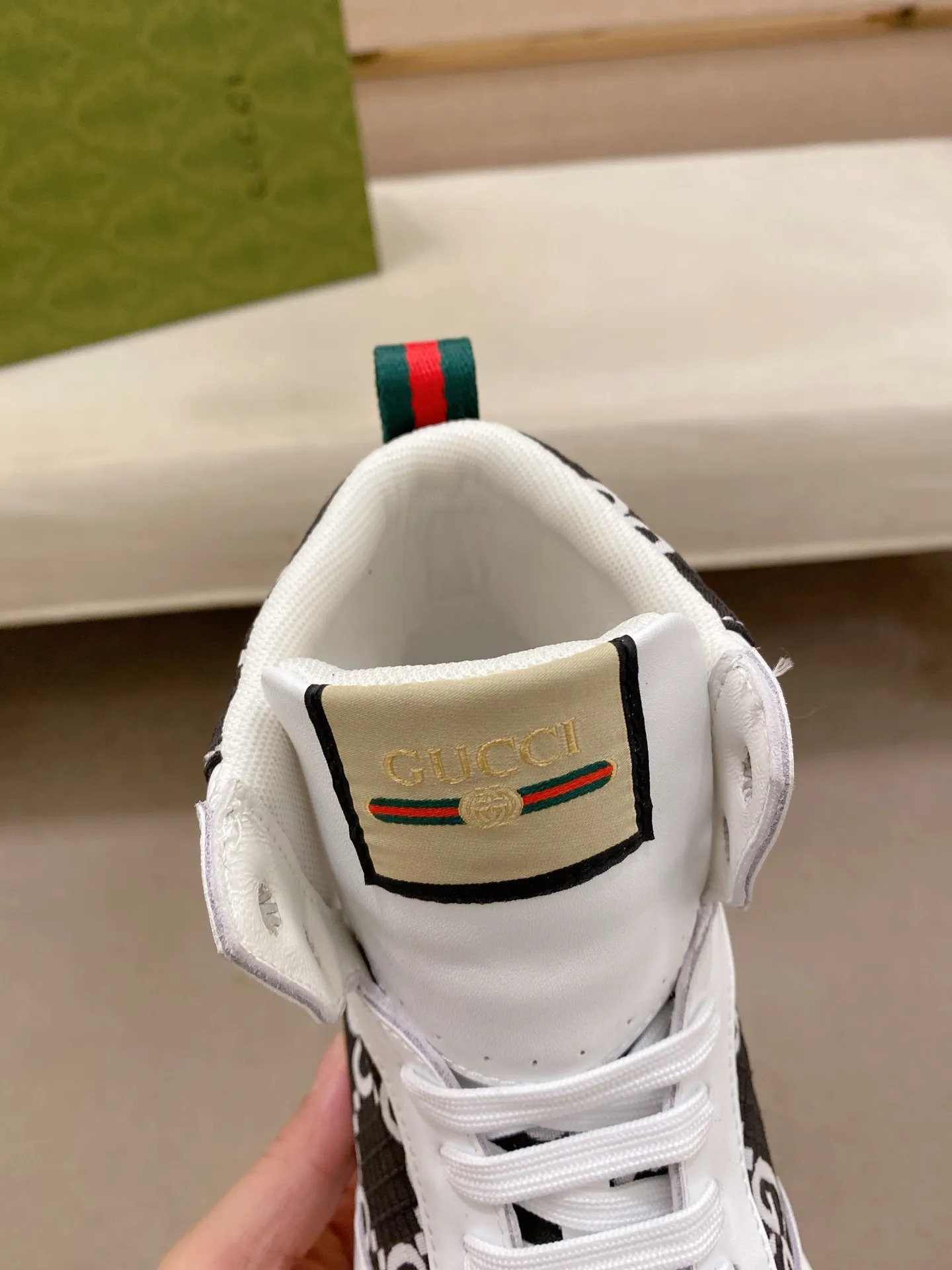 Men's clothing and shoes: 420💰 (GUCCI) The latest model from the official website🎁🎁Casual and fashionable men's shoes👟, hot style💥The version is simple and elegant, exclusive for trendy men. The unique latest brand elements from the official website👑Original Gucci decoration, fashionable and generous, the fabric is original cowhide ✅Mesh breathable lining, the official website specifies wear-resistant casual outsole, the classic model is taken in kind at the counter🎬38-44 (can be customized for 45 non-refundable)